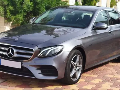 Usado Mercedes E300 333 CV (244 kW) 2020 Gris Berlina
