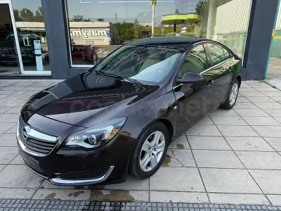 Usado Opel Insignia Selective 140 CV (102 kW) 2016 Granate Berlina