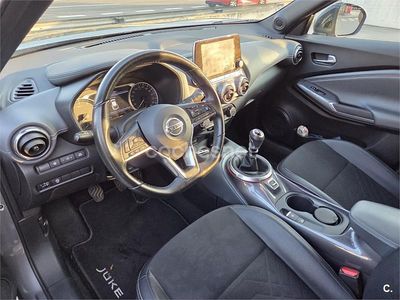 Usado Nissan Juke Tekna 114 CV (83 kW) 2022 Gris / plata SUV