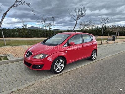 Usado Seat Altea Style 105 CV (77 kW) 2011 Rojo Monovolumen