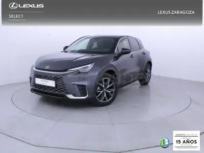 Usado Lexus LBX 136 CV (100 kW) 2025 Gris / plata SUV