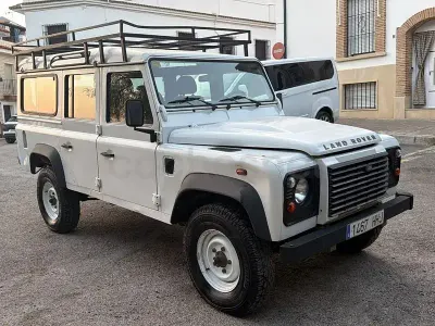 Usado Land Rover Defender 122 CV (89 kW) 2011 Blanco Familiar