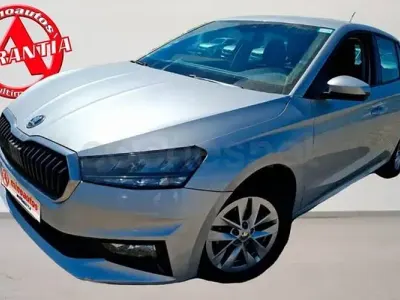 Usado Skoda Fabia Ambition 95 CV (69 kW) 2023 Plateado Utilitario