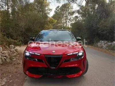Usado Alfa Romeo Junior 145 CV (106 kW) 2025 Rojo SUV