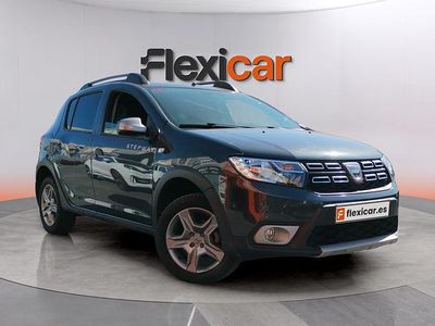 Usado Dacia Sandero Comfort 90 CV (66 kW) 2019 Gris Utilitario