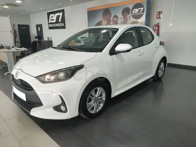 Usado Toyota Yaris 125 CV (91 kW) 2023 Blanco Utilitario