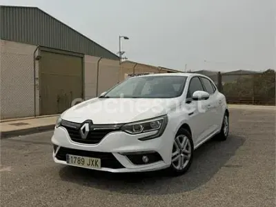 Usado Renault Mégane IV Life 90 CV (66 kW) 2017 Blanco Berlina