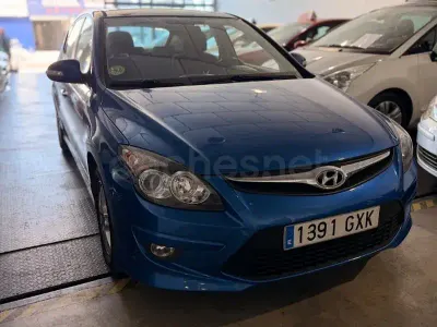 Usado Hyundai i30 Comfort 90 CV (66 kW) 2010 Azul Berlina