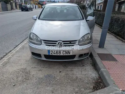 Usado VW Golf IV Highline 140 CV (102 kW) 2003 Gris / plata Berlina
