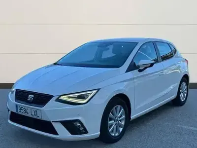 Usado Seat Ibiza Style Plus 110 CV (80 kW) 2022 Blanco Utilitario