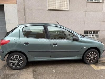 Verde Usado 2001 Peugeot 206 Berlina | 1990 € (Buen precio)