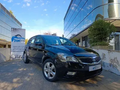 Usado Kia Ceed Active 126 CV (92 kW) 2010 Negro Utilitario