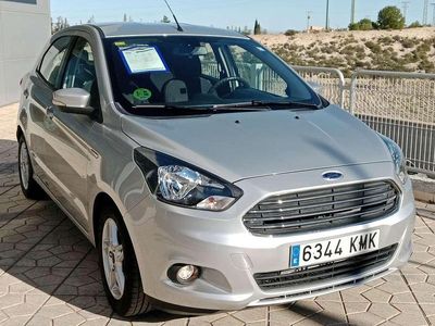 Usado Ford Ka Plus Ultimate 86 CV (63 kW) 2018 Gris / plata Utilitario