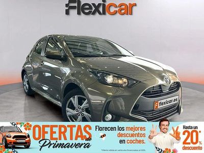 Usado Toyota Yaris Hybrid Active 116 CV (85 kW) 2024 Verde Berlina