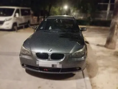 Usado BMW 525 177 CV (130 kW) 2005 Azul Familiar