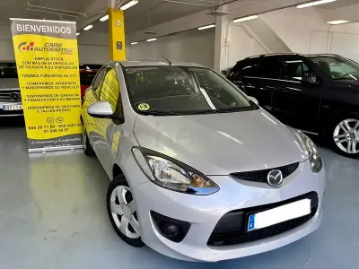 Usado Mazda 2 Style 90 CV (66 kW) 2010 Gris / plata Utilitario