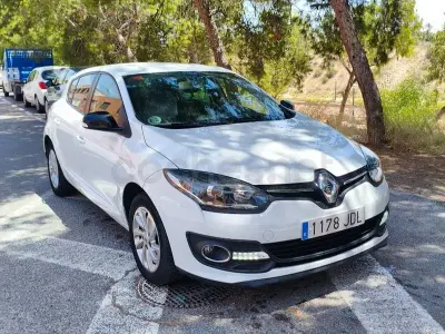 Usado Renault Mégane LIMITED 110 CV (80 kW) 2015 Blanco Berlina