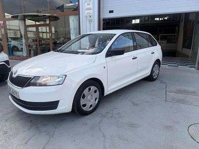 Blanco Usado 2014 Skoda Rapid Active Utilitario | 8700 € (Un poco caro)