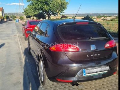 Usado Seat Leon Reference 140 CV (102 kW) 2006 Negro Utilitario