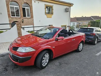 Usado Renault Mégane Cabriolet Authentique 110 CV (80 kW) 2007 Rojo Descapotable