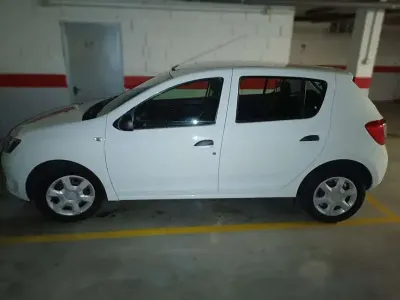 Usado Dacia Sandero Ambiance 73 CV (53 kW) 2016 Blanco Berlina