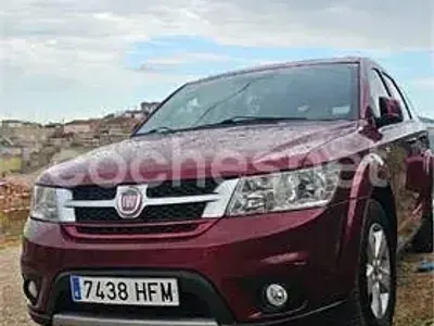 Usado Fiat Freemont Urban 170 CV (125 kW) 2011 Granate SUV