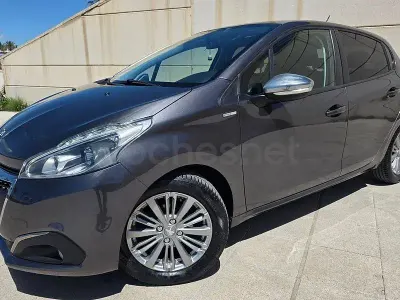 Usado Peugeot 208 Style 82 CV (60 kW) 2018 Marrón Utilitario