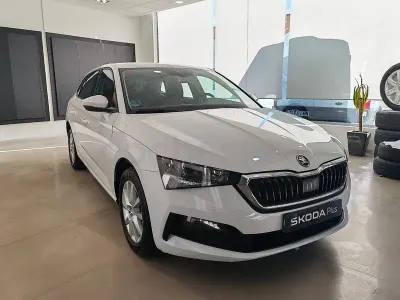 Usado Skoda 110 R Ambition 110 CV (80 kW) 2021 Blanco Berlina