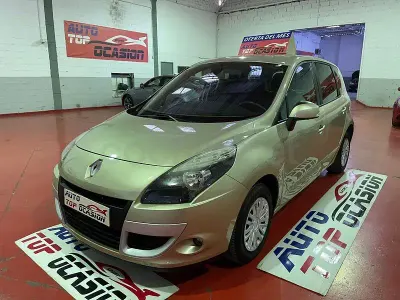 Usado Renault Scénic III 105 CV (77 kW) 2010 Beige Monovolumen