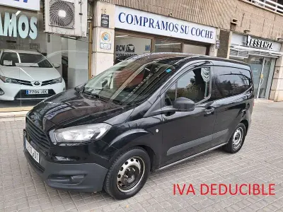 Usado Ford Tourneo Courier Trend 75 CV (55 kW) 2015 Negro Monovolumen