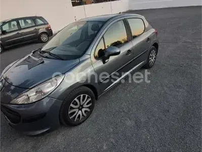 Usado Peugeot 207 70 CV (51 kW) 2006 Gris / plata Berlina