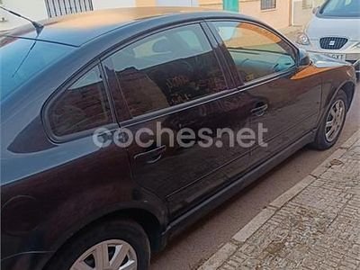 Usado VW Passat Edition 130 CV (95 kW) 2004 Negro Familiar