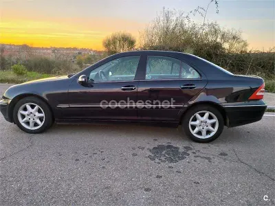 Usado Mercedes C270 Elegance 170 CV (125 kW) 2003 Azul Berlina
