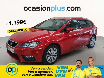 Usado Seat Leon ST Style 131 CV (96 kW) 2020 Rojo Familiar