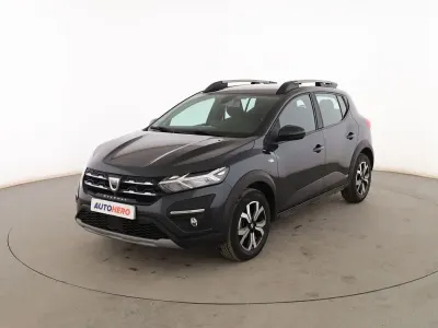 Usado Dacia Sandero Comfort 91 CV (66 kW) 2022 Gris Berlina