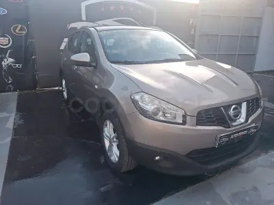 Usado Nissan Qashqai Acenta 106 CV (77 kW) 2010 Marrón SUV