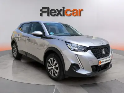 Usado Peugeot 2008 Active 110 CV (80 kW) 2022 Gris SUV