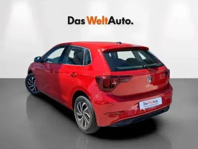 Usado VW Polo Life 110 CV (80 kW) 2022 Rojo Utilitario