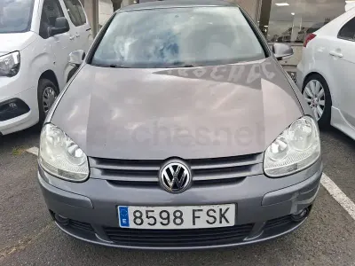 Usado VW Golf V Sportline 105 CV (77 kW) 2007 Gris / plata Berlina