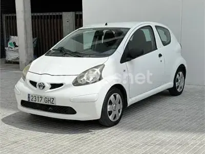 Usado Toyota Aygo 68 CV (50 kW) 2009 Blanco Utilitario
