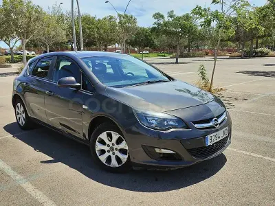 Usado Opel Astra Selective 110 CV (80 kW) 2015 Gris / plata Berlina