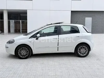 Usado Fiat Punto Lounge 77 CV (56 kW) 2013 Blanco Utilitario