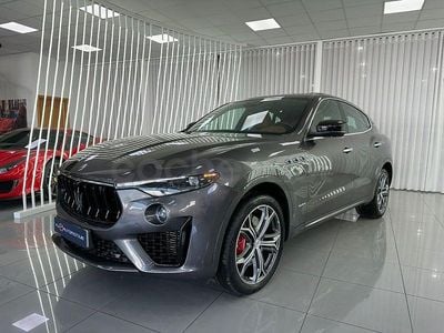 Usado Maserati Levante 350 CV (257 kW) 2021 Gris / plata SUV