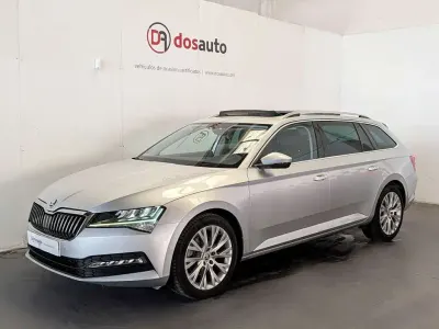 Usado Skoda Superb Ambition 150 CV (110 kW) 2023 Plateado Familiar