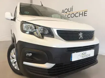 Usado Peugeot Rifter Active 100 CV (73 kW) 2021 Blanco Monovolumen