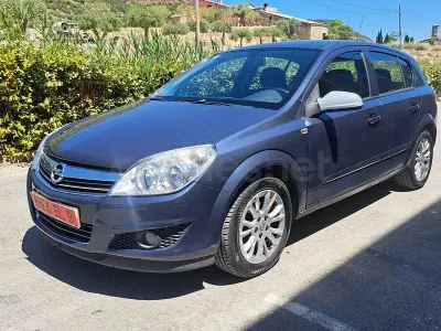 Usado Opel Astra Energy 115 CV (84 kW) 2009 Azul Berlina
