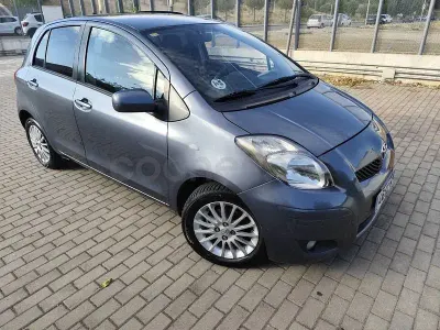 Usado Toyota Yaris 90 CV (66 kW) 2009 Azul Utilitario