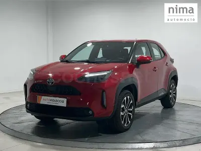 Usado Toyota Yaris Cross Active 116 CV (85 kW) 2023 Granate SUV