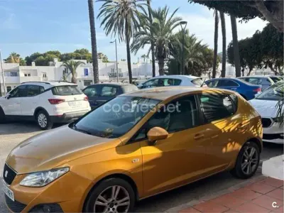 Usado Seat Ibiza Style 90 CV (66 kW) 2013 Naranja Berlina