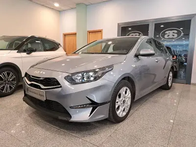Usado Kia Ceed 120 CV (88 kW) 2022 Gris / plata Utilitario